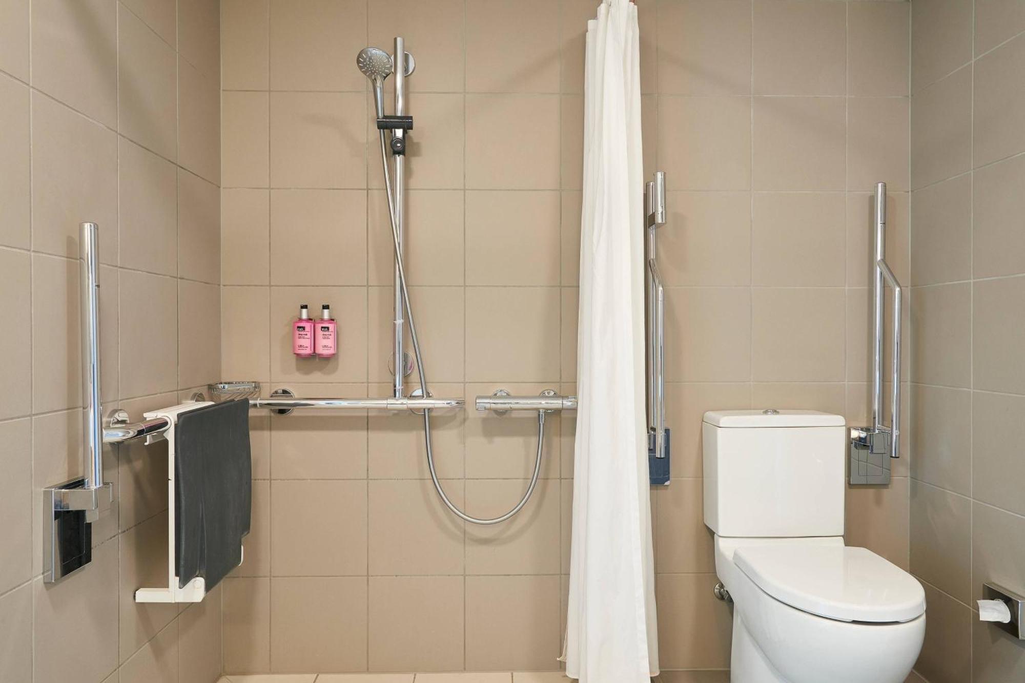 Moxy Merchant Hotel 4*