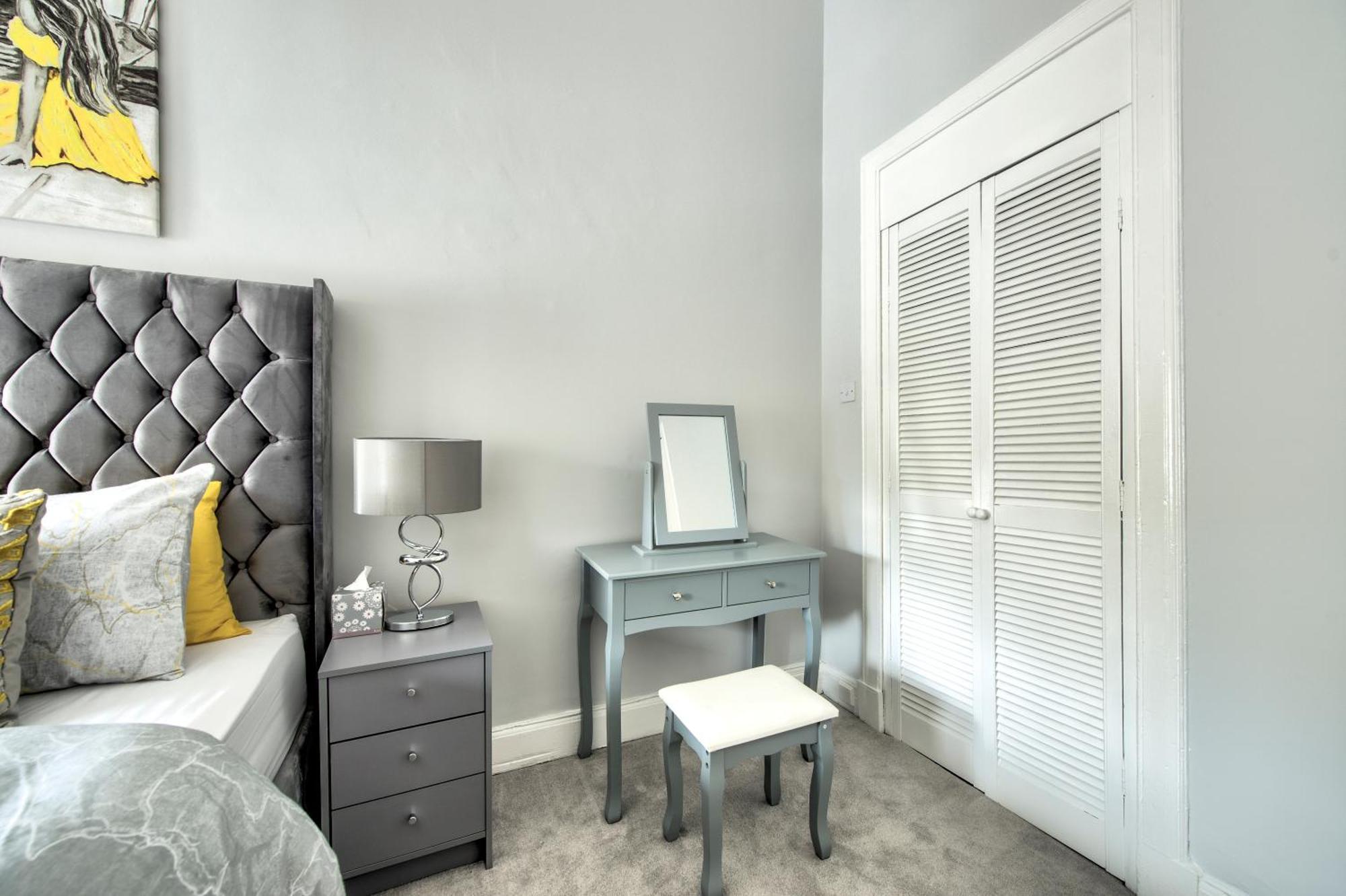 Two Bed Stylish In Heart Of West End * Glasgow