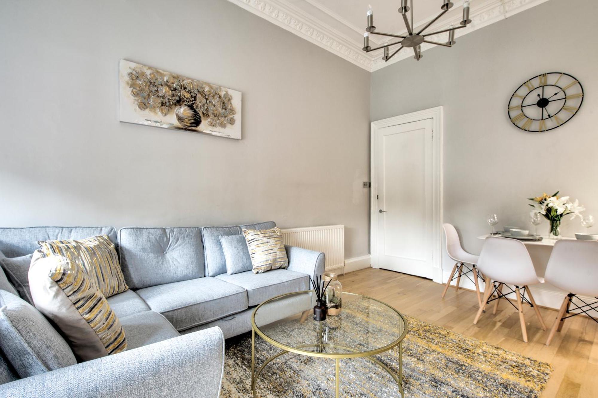 Two Bed Stylish In Heart Of West End Apartment *