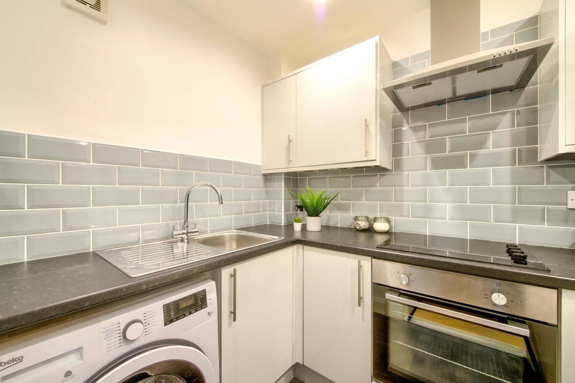 Apartment Two Bed Stylish In Heart Of West End *