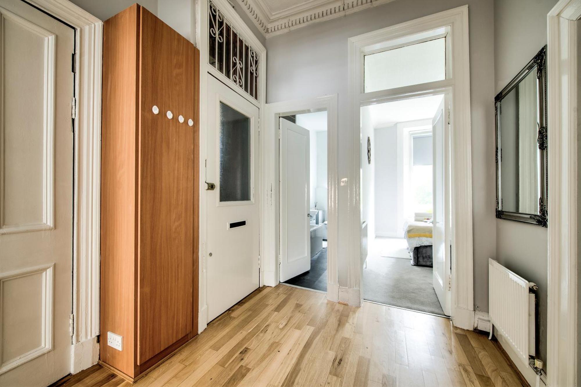 Two Bed Stylish In Heart Of West End Apartment