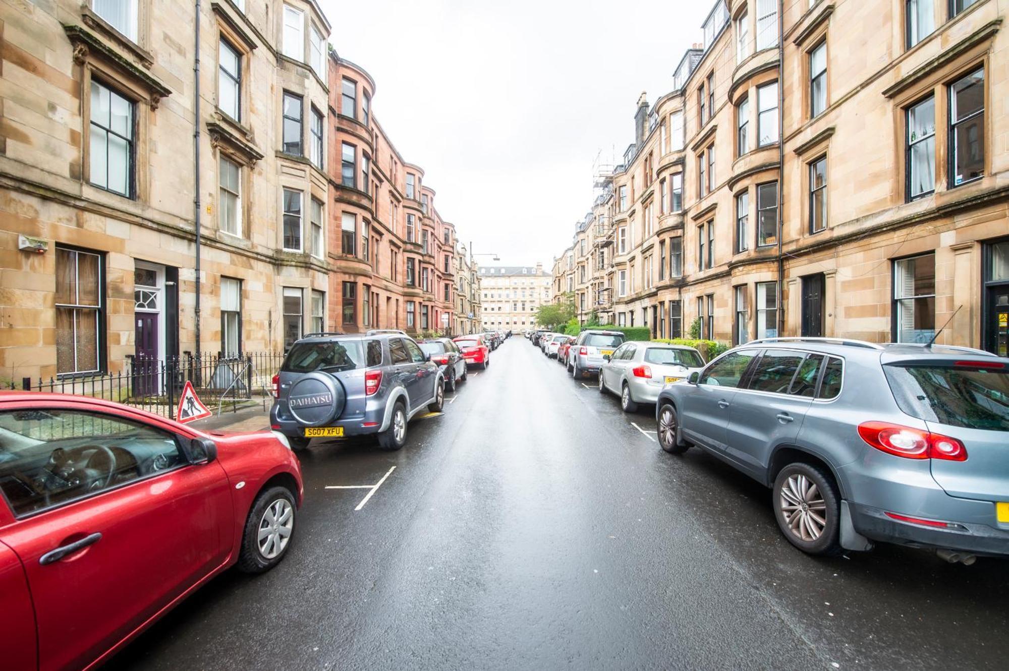 Two Bed Stylish In Heart Of West End Apartment Glasgow