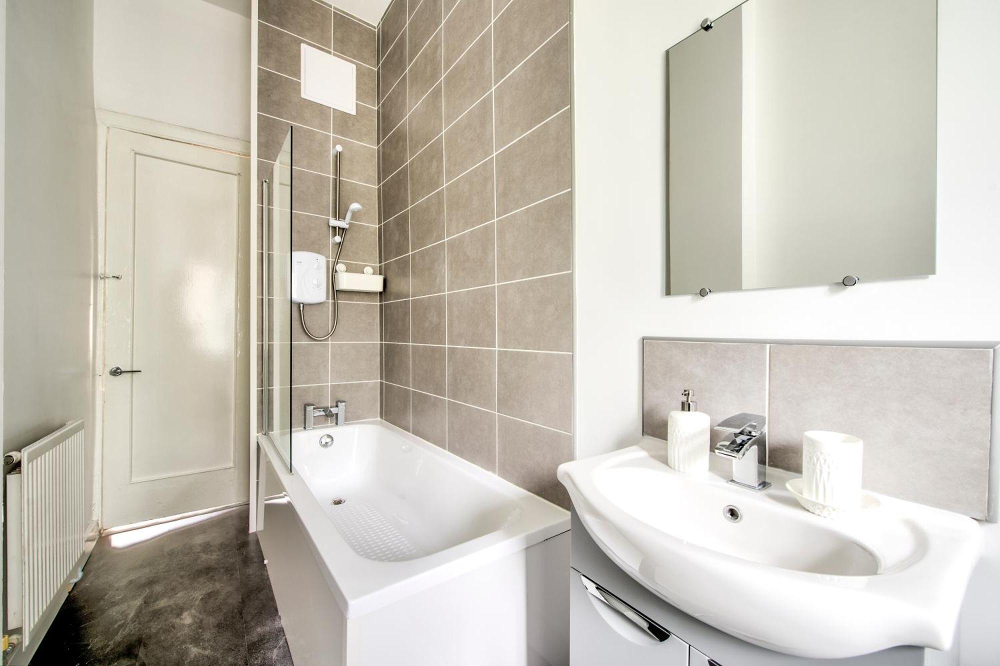 Two Bed Stylish In Heart Of West End * Glasgow