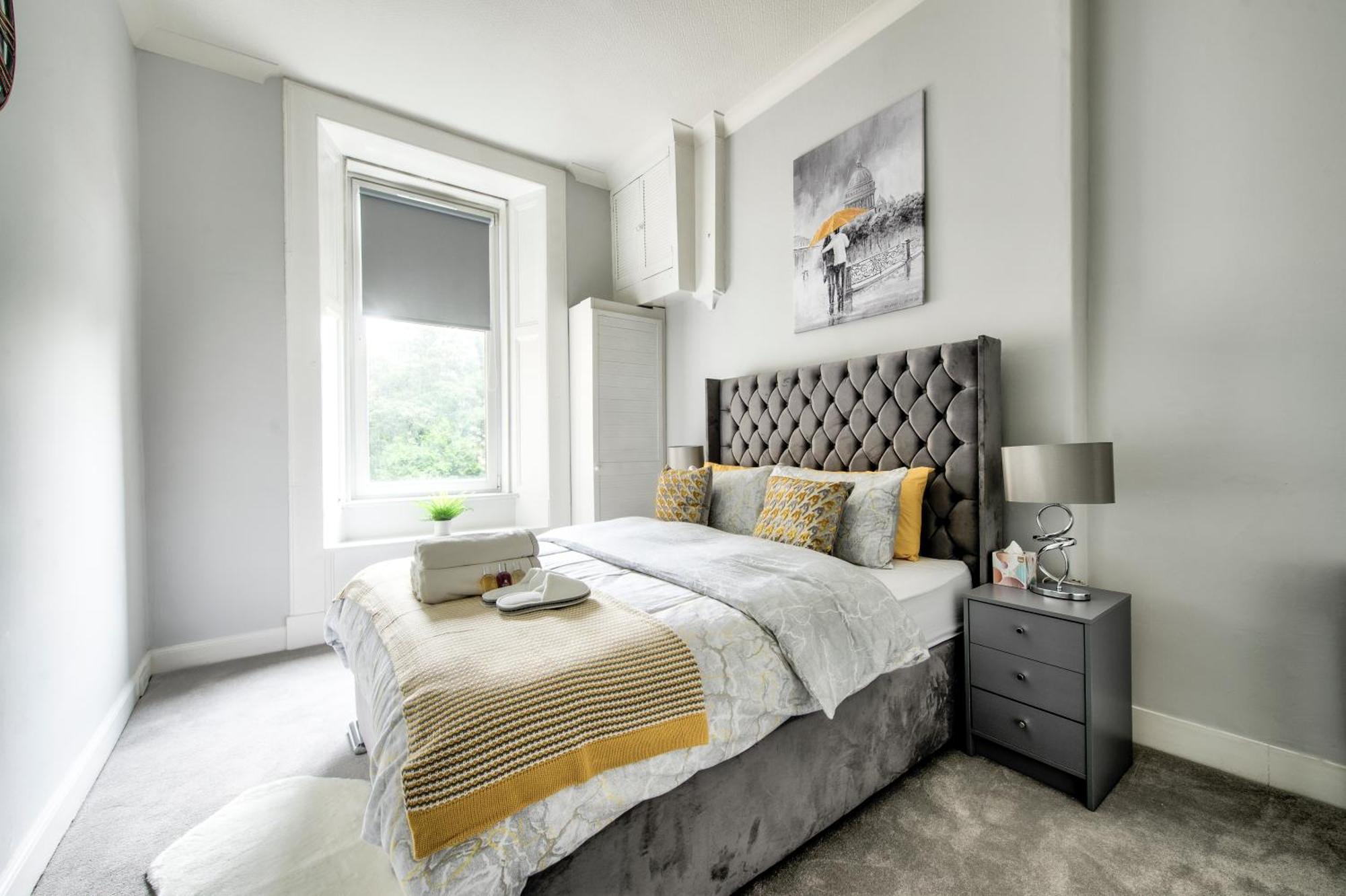 Two Bed Stylish In Heart Of West End Apartment Glasgow