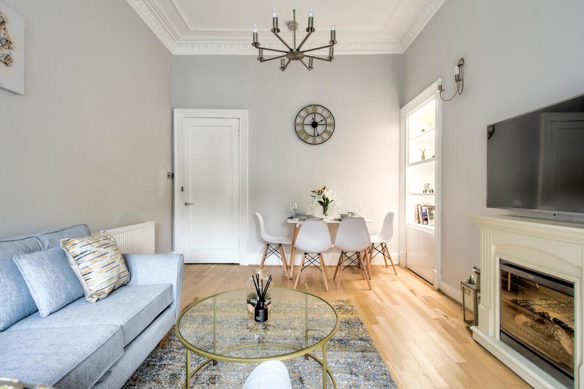 Two Bed Stylish In Heart Of West End Apartment Glasgow