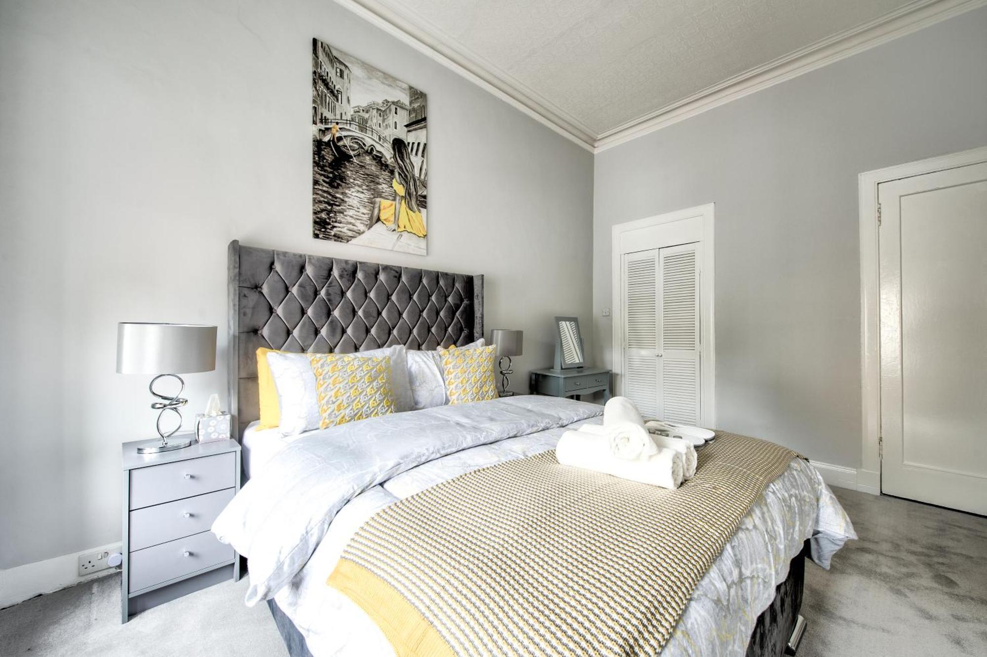Apartment Two Bed Stylish In Heart Of West End
