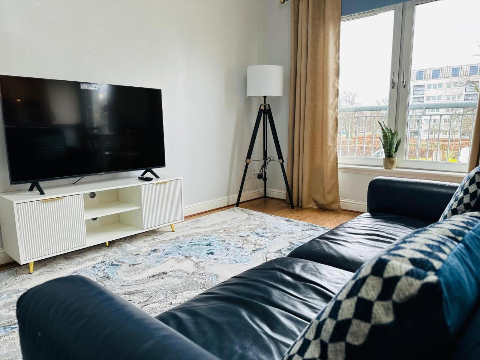 Apartment Outstanding Modern Flat Luxury King Bed