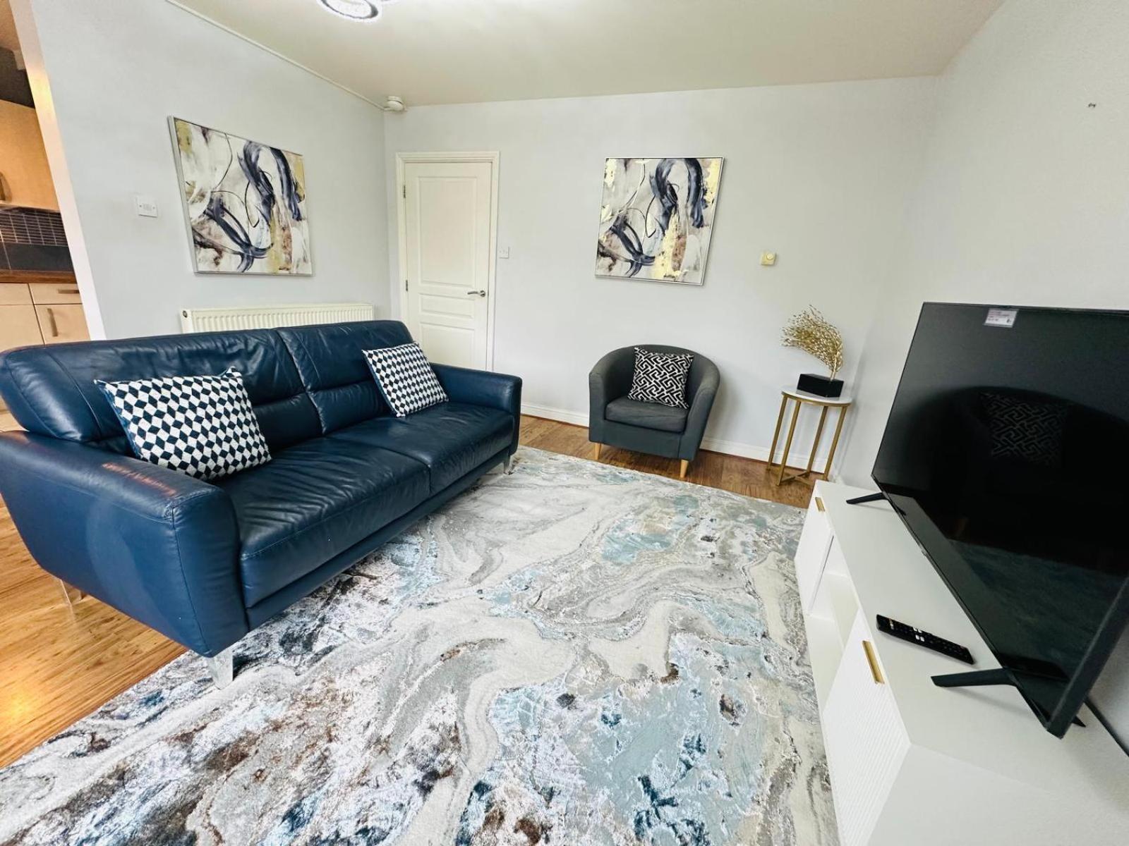 Outstanding Modern Flat Luxury King Bed Apartment