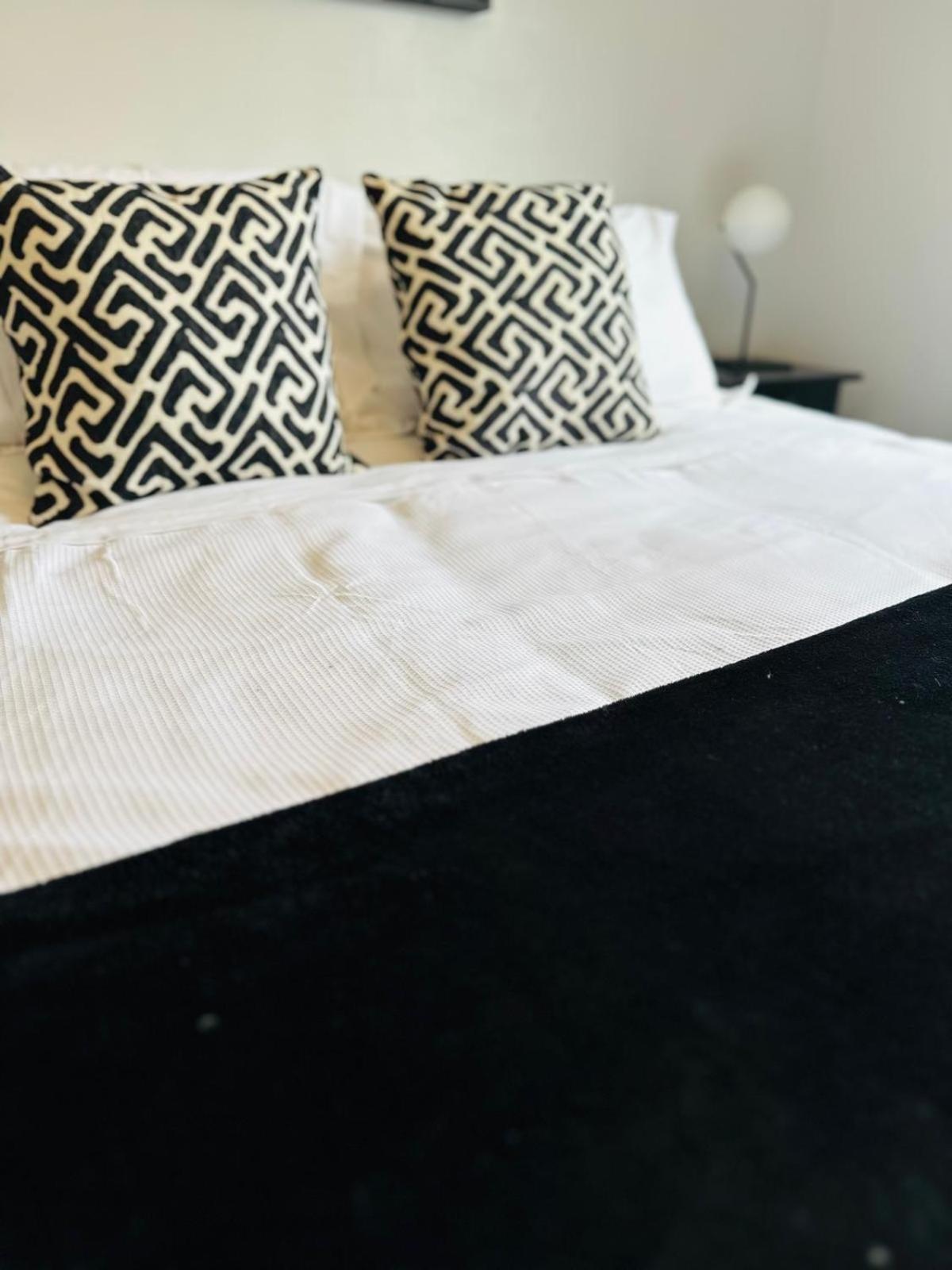Outstanding Modern Flat Luxury King Bed Apartment *