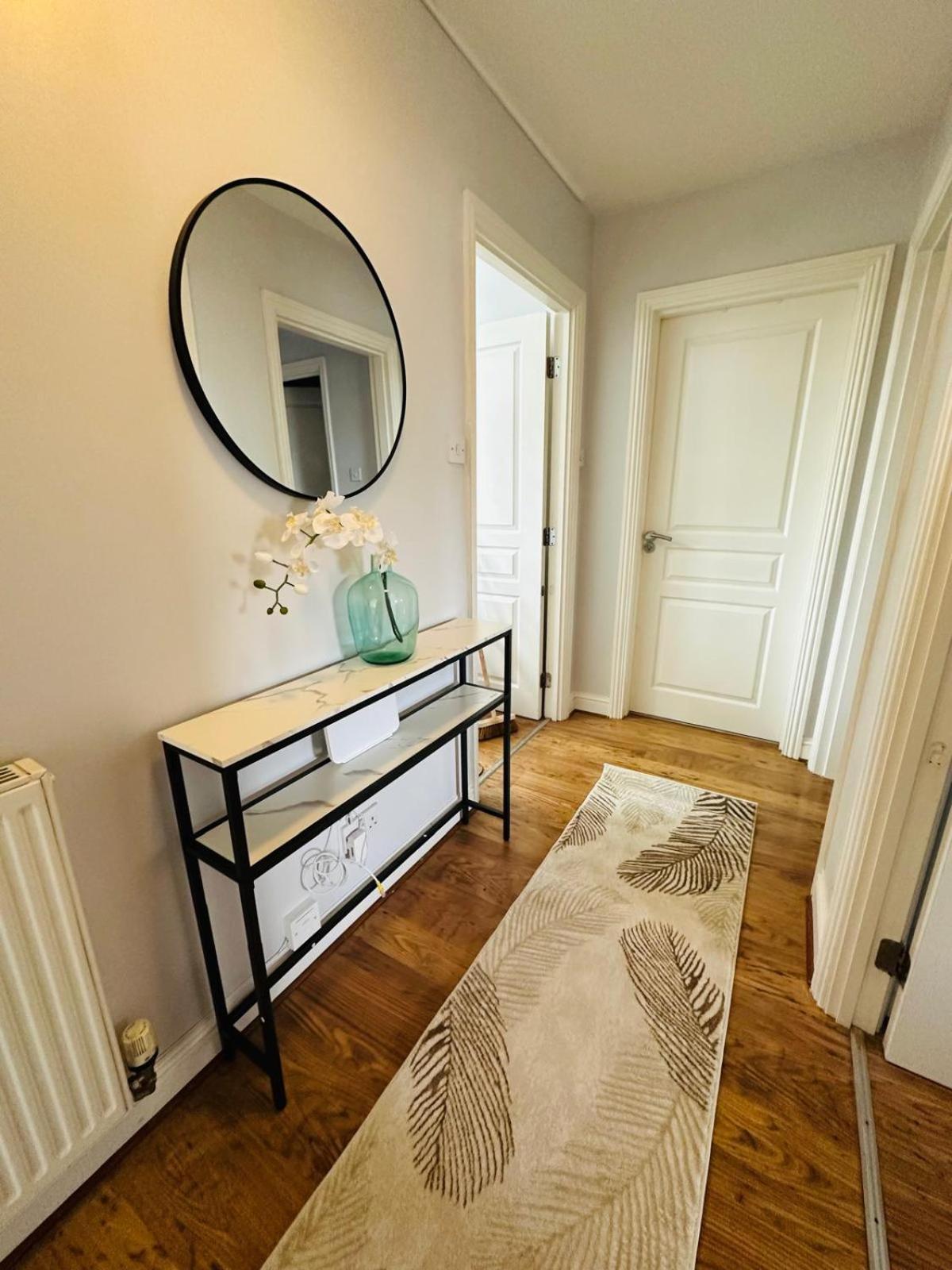 Apartment Outstanding Modern Flat Luxury King Bed
