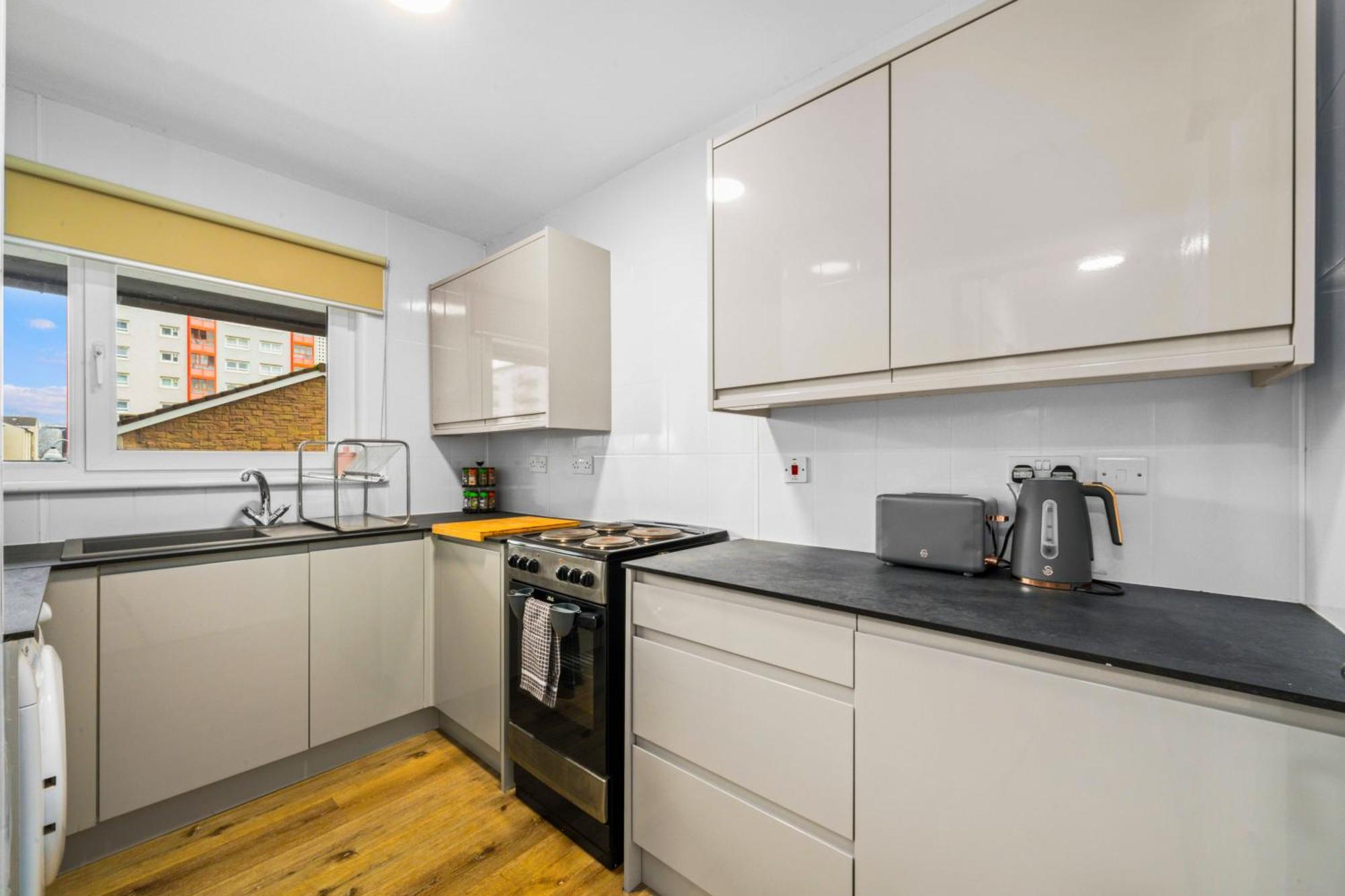 One Bed In The Heart Of * Glasgow