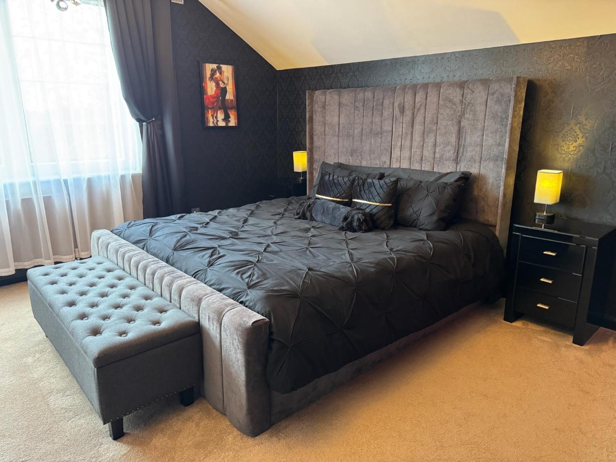 Homestay Finn Village Loch Lomond - The Black With Private Jacuzzi-style Bath Drymen