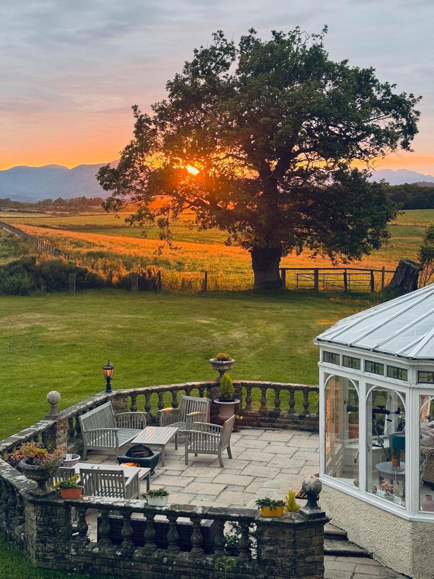 Finn Village Loch Lomond - The Black With Private Jacuzzi-style Bath Homestay