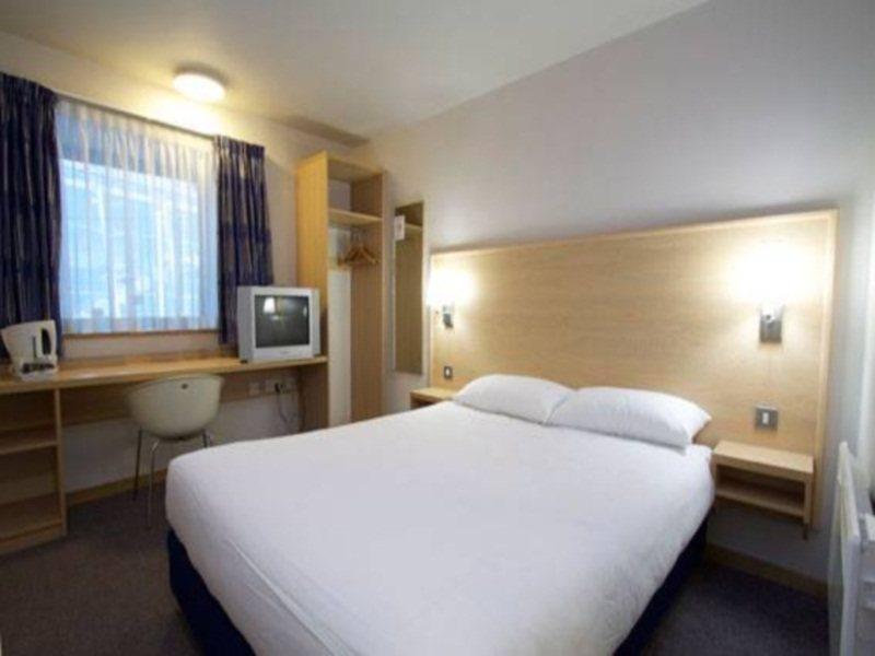 Hotel Travelodge Airport 3*