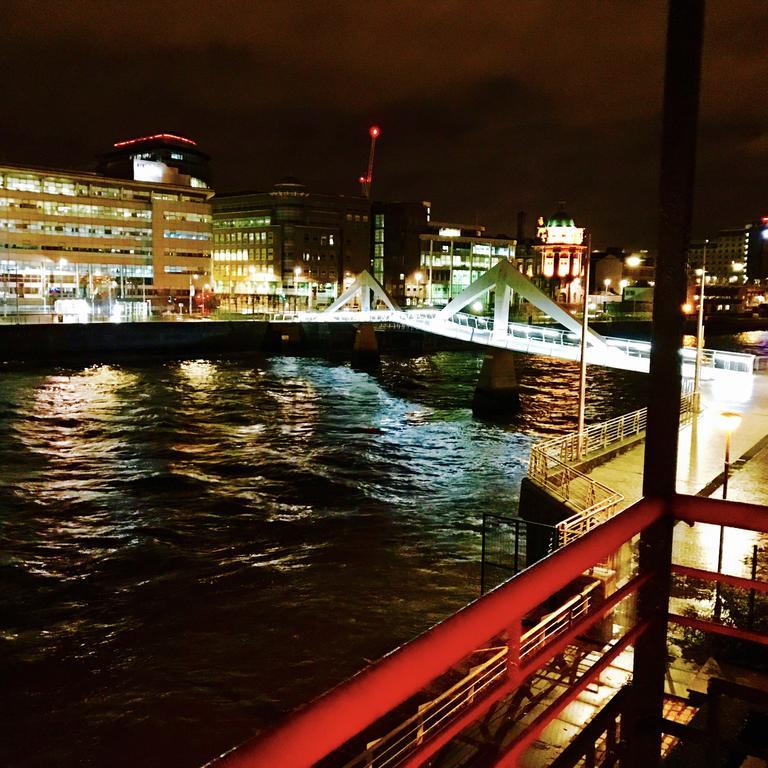 Apartment City Centre Flat With River Views And Parking Glasgow