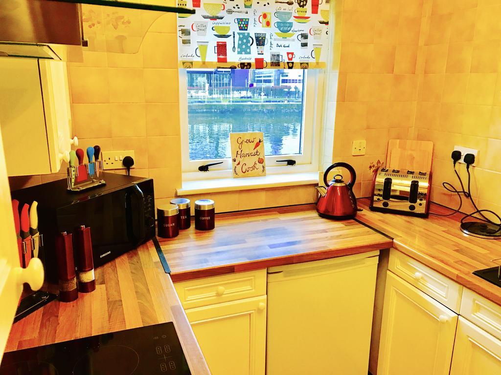 Apartment City Centre Flat With River Views And Parking *