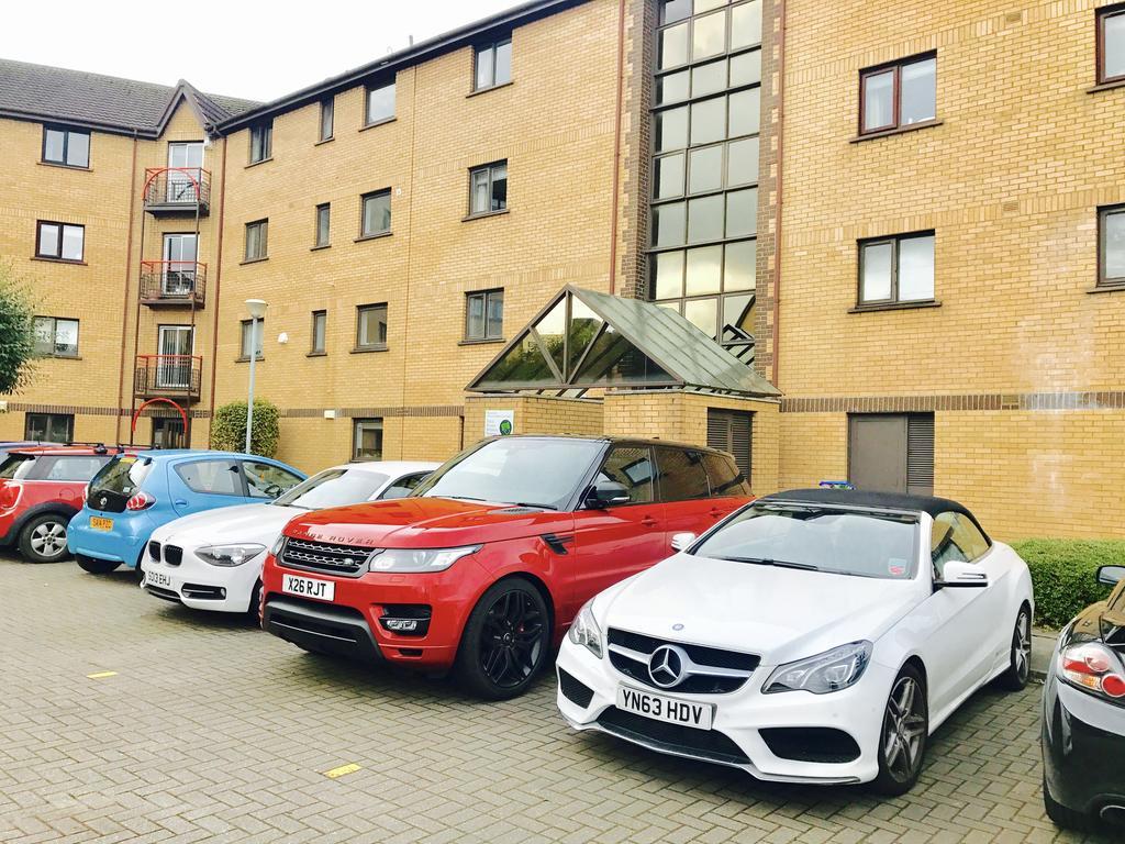 City Centre Flat With River Views And Parking Apartment Glasgow