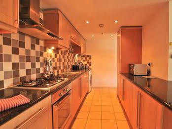 Executive 7 * Glasgow