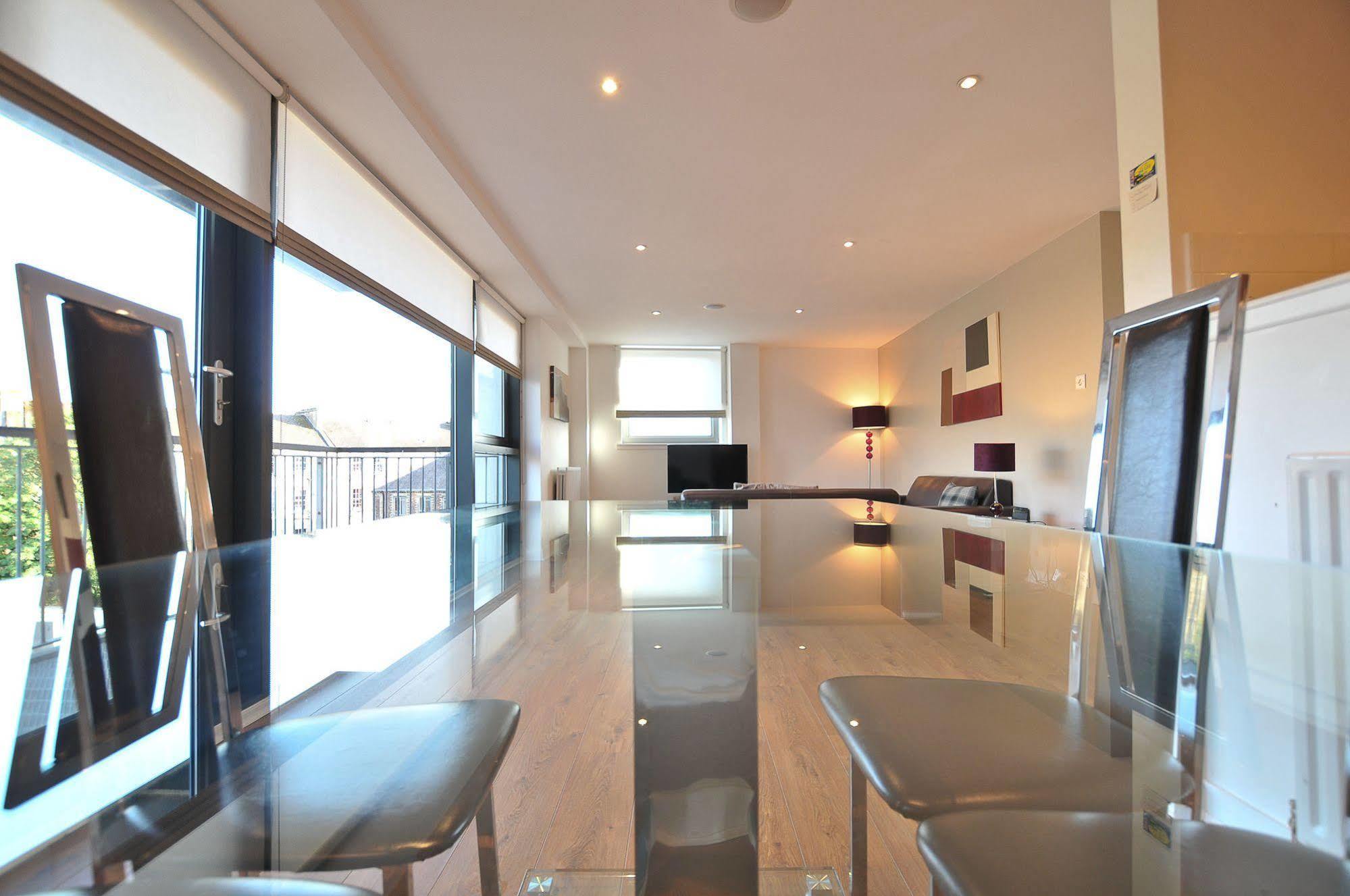 Apartment Executive 7 *