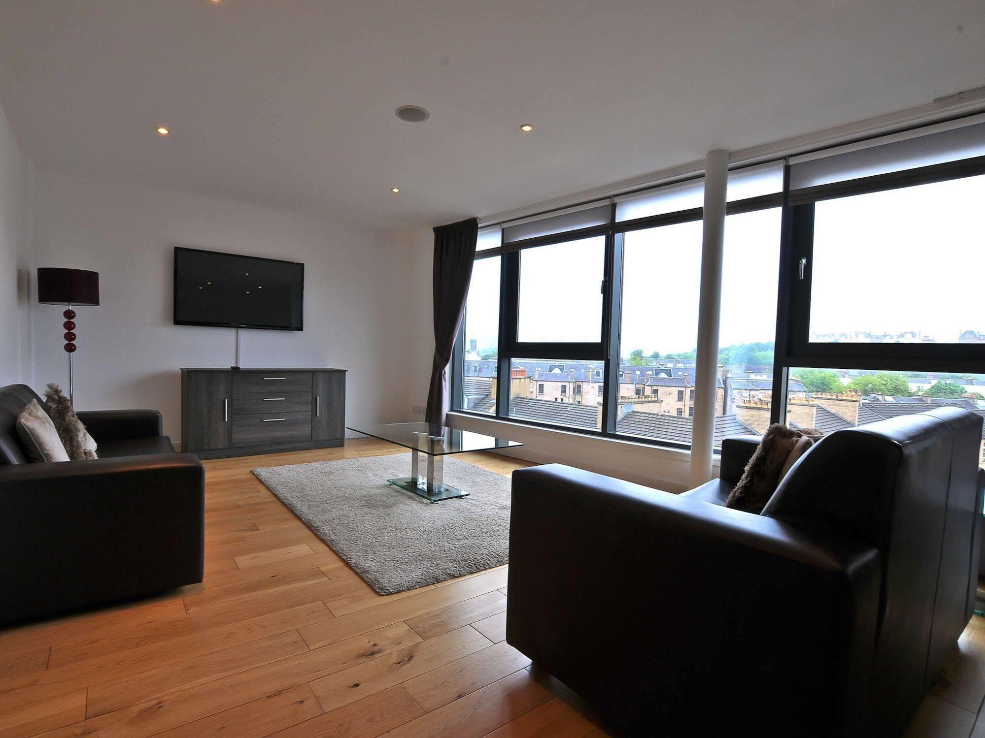 Executive 7 * Glasgow