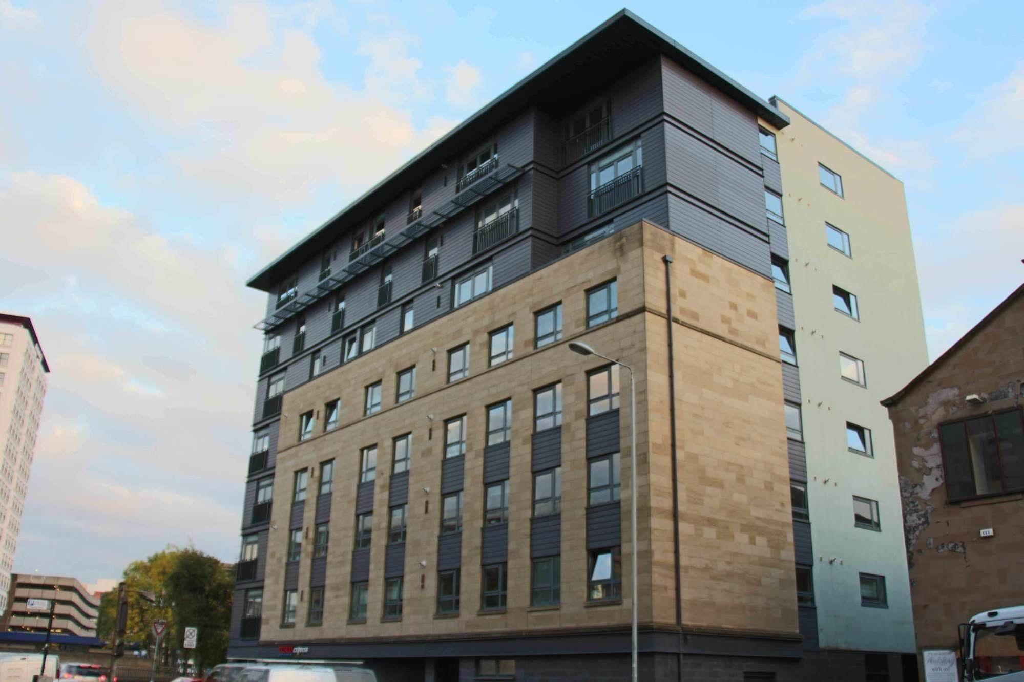 Executive 7 * Glasgow