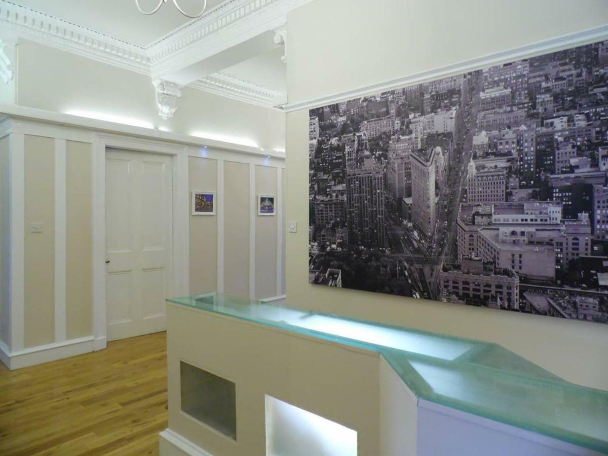 West End - Stunning, Spacious, 3 Bedroom, Main Door Flat With Private Parking Apartment Glasgow