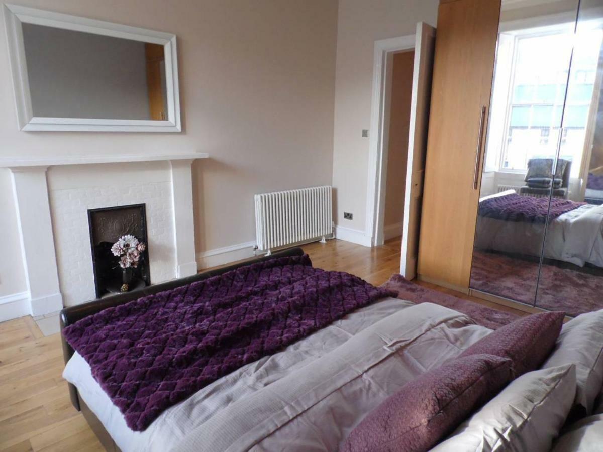 West End - Stunning, Spacious, 3 Bedroom, Main Door Flat With Private Parking Apartment Glasgow