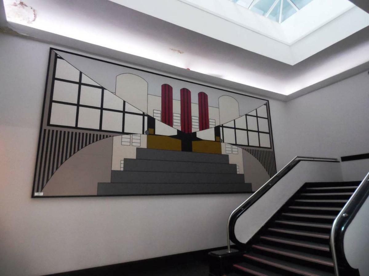 Art Deco Building On Vibrant Sauchiehall Street Apartment Glasgow