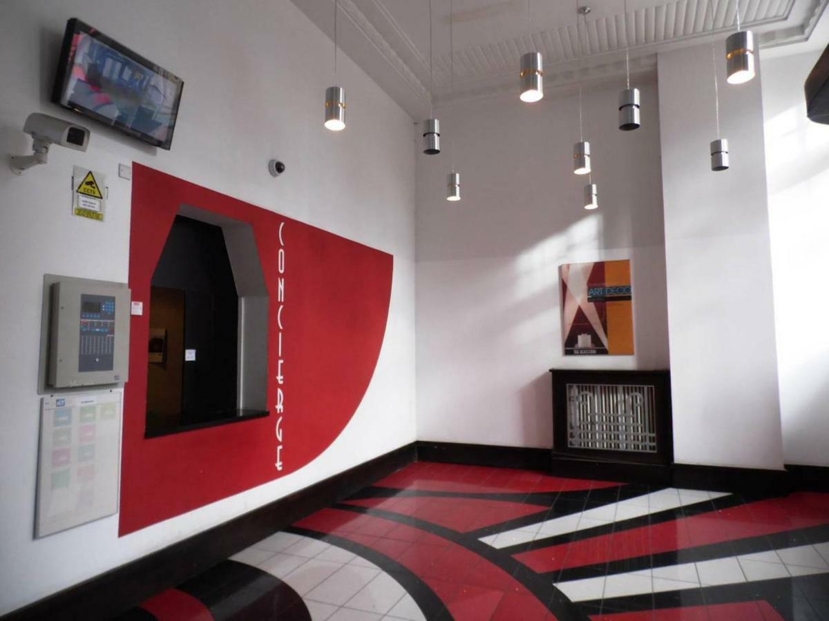 Art Deco Building On Vibrant Sauchiehall Street Apartment Glasgow