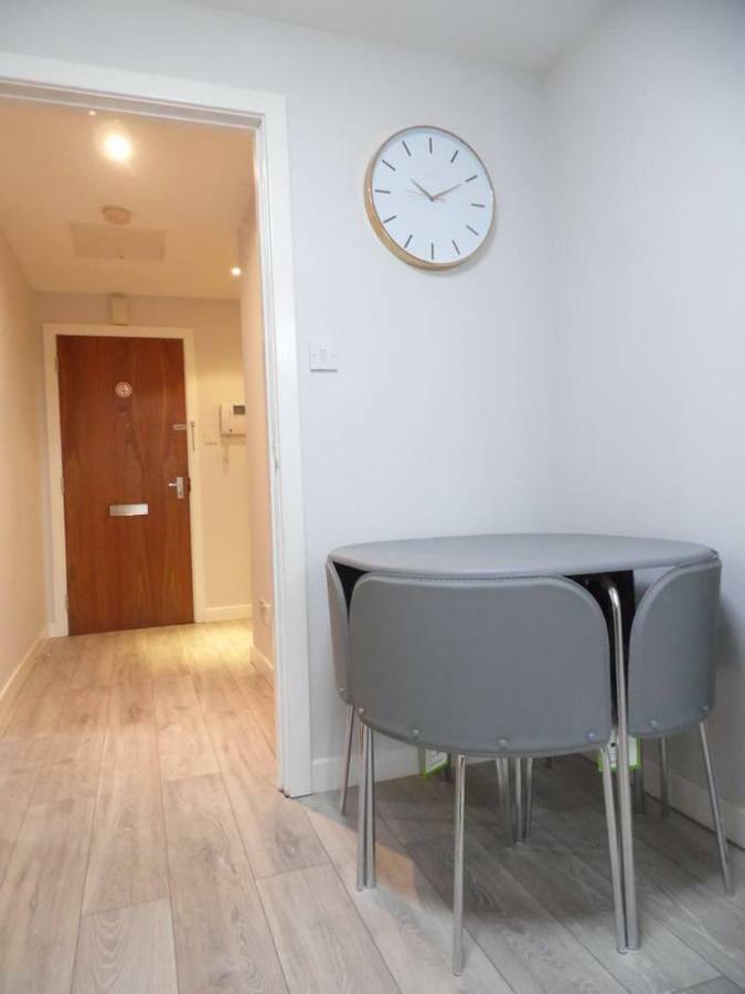Art Deco Building On Vibrant Sauchiehall Street Apartment Glasgow