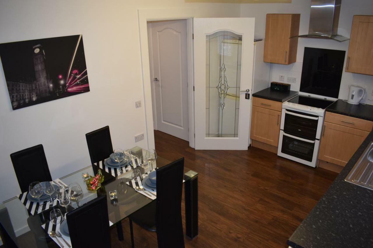 Holiday home Silverburn New House With Free Parking And Garden *