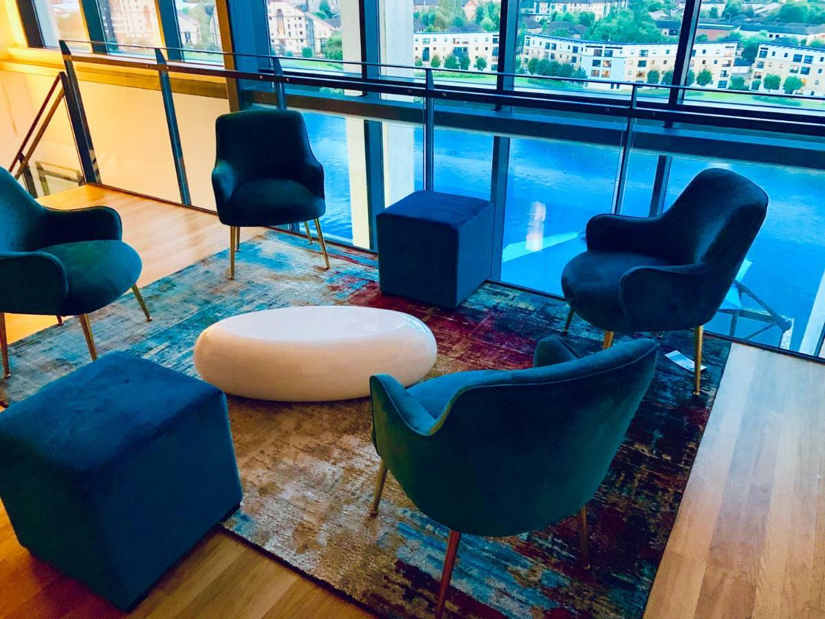 Centre - The Penthouse With Riverviews - Apartment