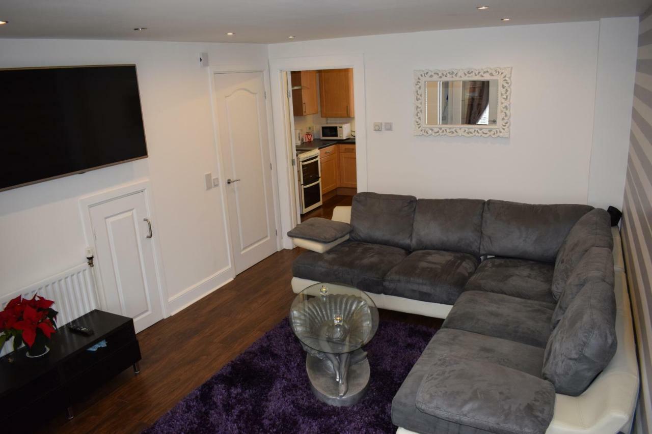 Silverburn New House With Free Parking And Garden