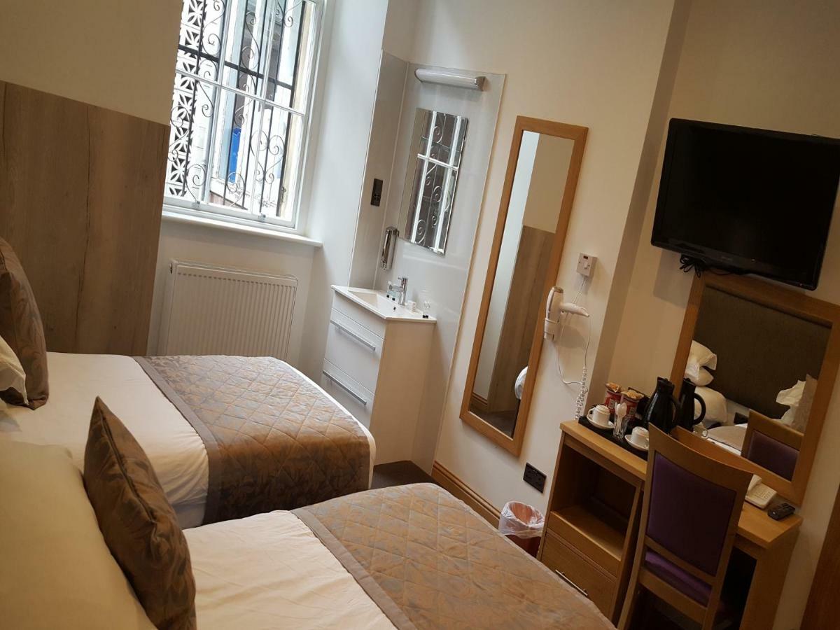 Hotel Mclays 2*