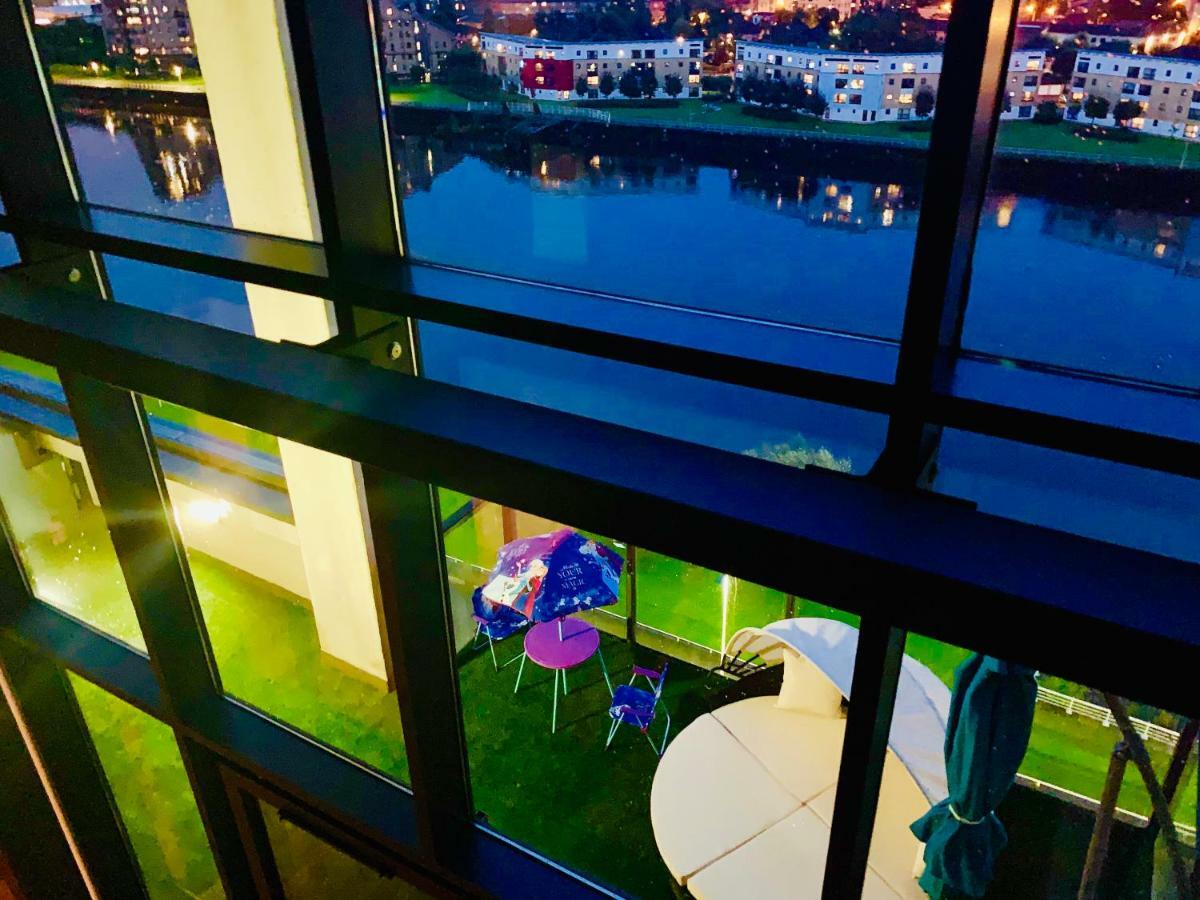 Apartment Centre - The Penthouse With Riverviews -