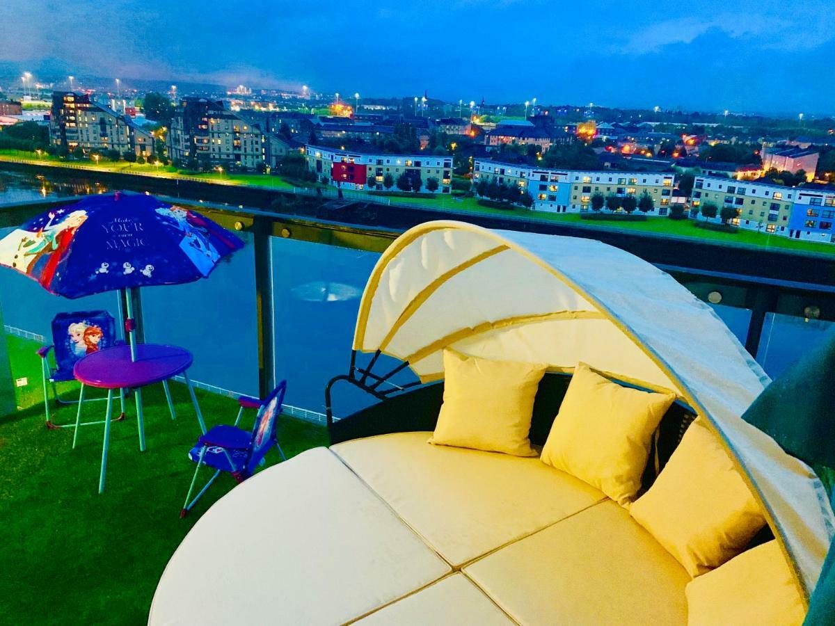 Centre - The Penthouse With Riverviews - *