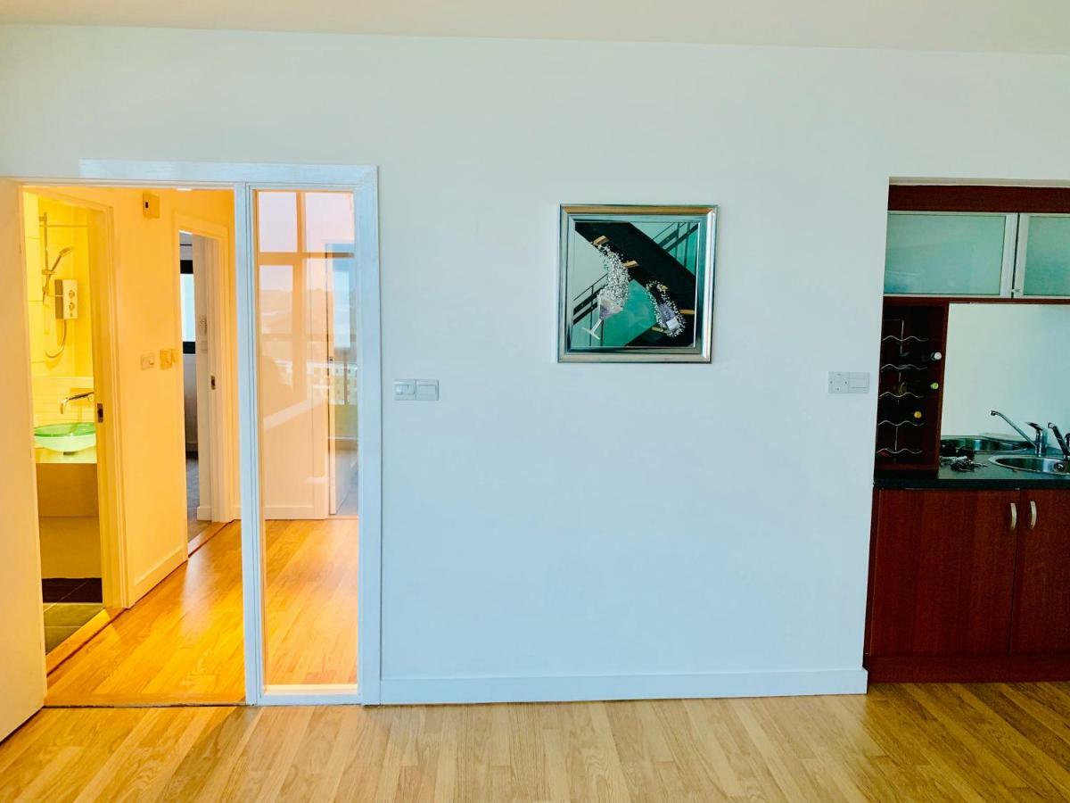 Apartment Centre - The Penthouse With Riverviews - *