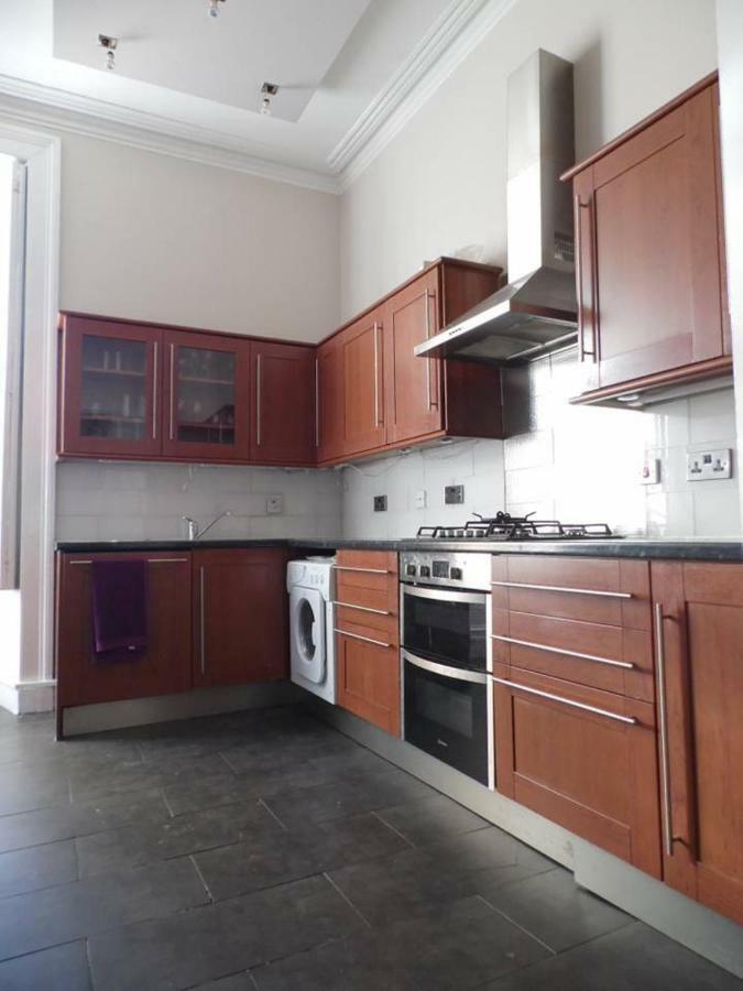 West End - Stunning, Spacious, 3 Bedroom, Main Door Flat With Private Parking Glasgow