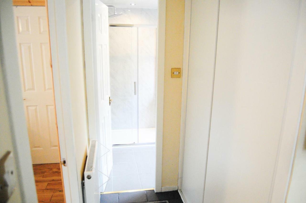 Bright City Centre House - Private Garden & Parking! Holiday home Glasgow