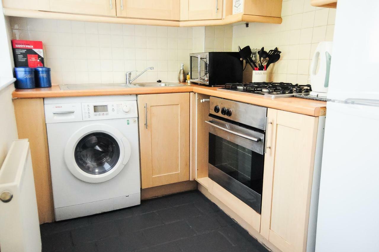 Holiday home Bright City Centre House - Private Garden & Parking!