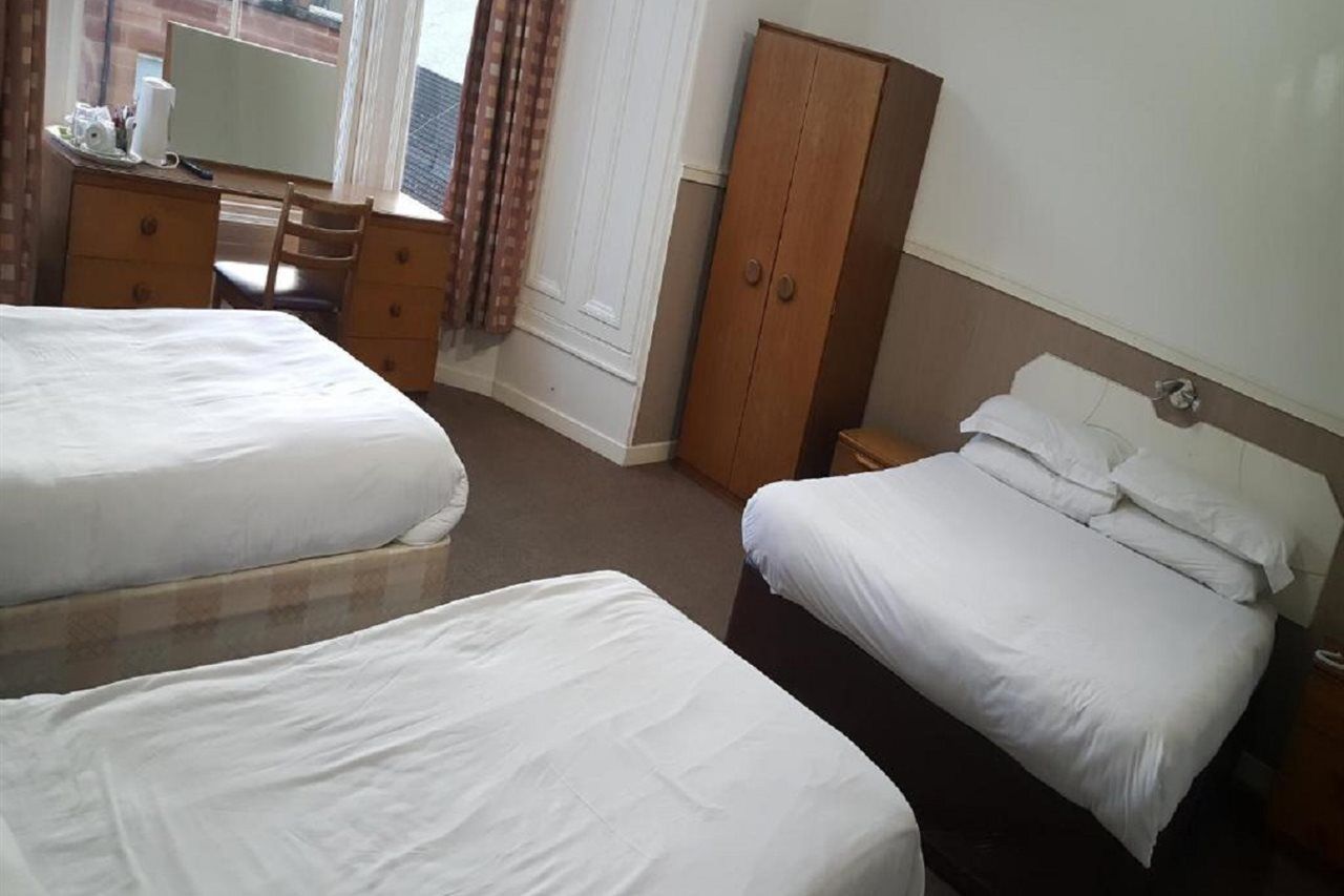 Mclays Hotel 2*