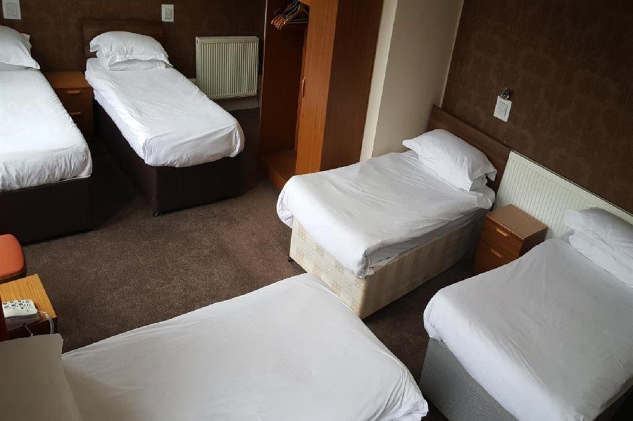 Mclays Hotel 2*