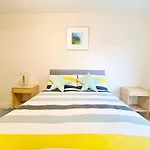 Bright, Spacious 2 Bedroom Apartment In The Heart Of Glasgow City