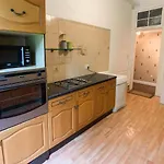 Large Glasgow South Family Home - Free Parking