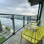 River Clyde View Apartment With Terrace & Parking
