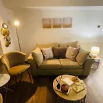 Lavish Modern 1 Bedroom Apt Close To City Centre