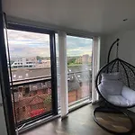 Secc/Hydro Modern 6Th Floor 2Br Apartment, Great Views & Free Parking