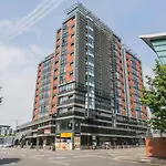 Secc/Hydro Modern 6Th Floor 2Br Apartment, Great Views & Free Parking