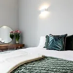 Beautiful 4 Bed Flat In Perfect Central Location