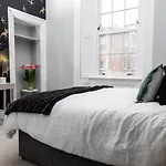 Beautiful 4 Bed Flat In Perfect Central Location
